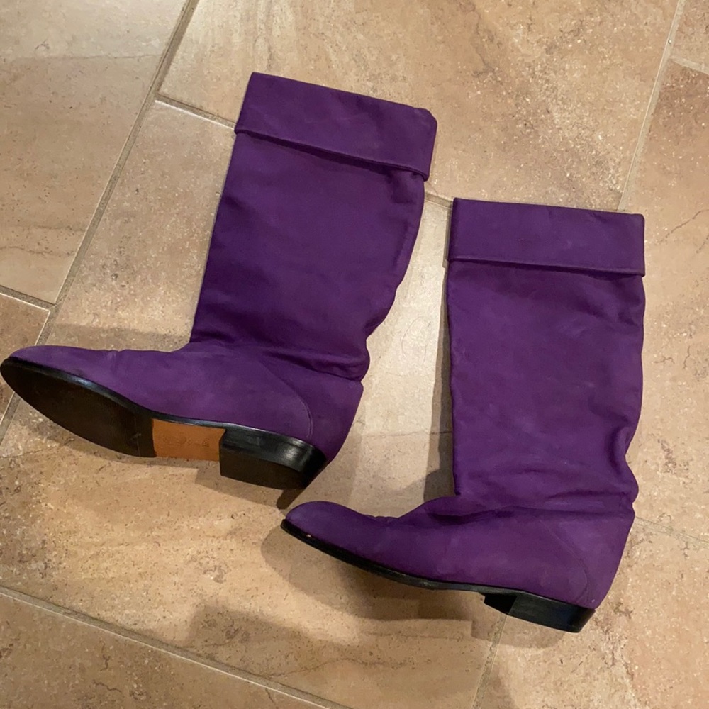 Women’s boots.